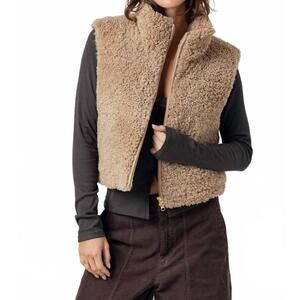NEW SUNDAYS sherpa cecily vest in latte
